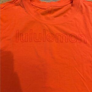 Lululemon cropped Tee with Logo size 6